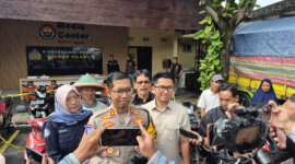 Kapolres Ngawi AKBP Dwi Sumrahadi Rakhmanto berikan keterangan