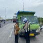 Satlantas Polres Gresik tilang truk langgar jam operasional