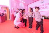 Wakil Ketua PYKB Daerah Jatim Ny. Anti Ary Satriyan