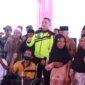 Kapolda Jatim Irjen Pol Drs. Imam Sugianto bersama warga Malang