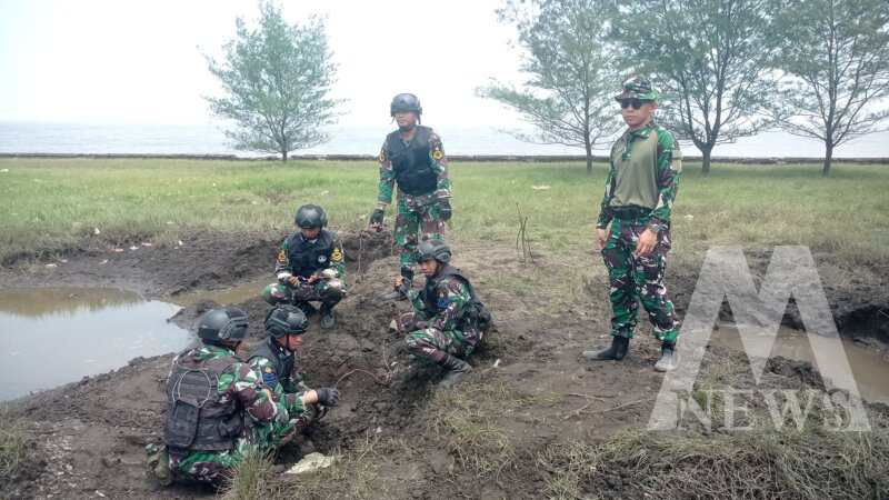 Siswa Bintara dan Tamtama Kodiklatal lattek menembak artileri dan demolisi