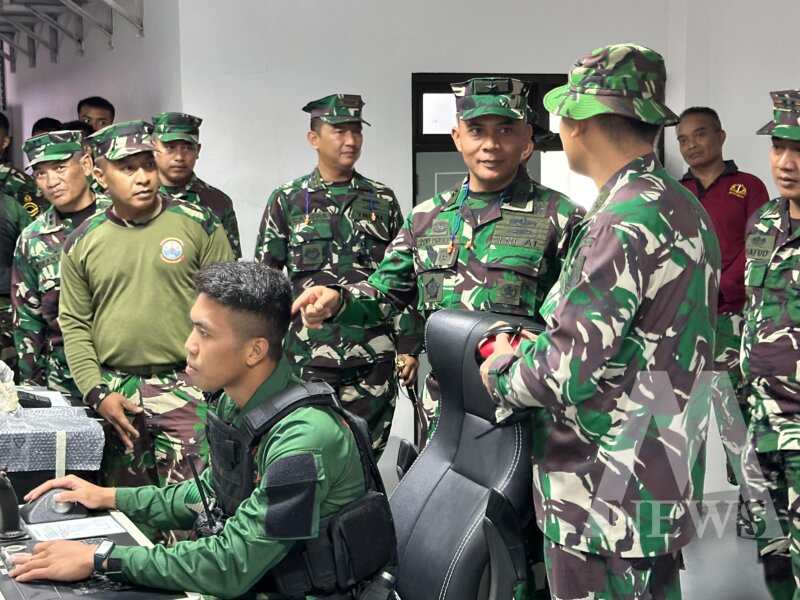 Dirjianbang Kodiklatal Laksma TNI Deny Prasetyo tinjau lattek Artileri dan Demolisi