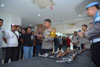 Kapolres Gresik AKBP Rovan Richard Mahenu cek Senpi