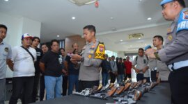 Kapolres Gresik AKBP Rovan Richard Mahenu cek Senpi