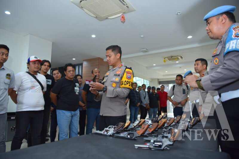 Kapolres Gresik AKBP Rovan Richard Mahenu cek Senpi