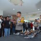 Kapolres Gresik AKBP Rovan Richard Mahenu cek Senpi
