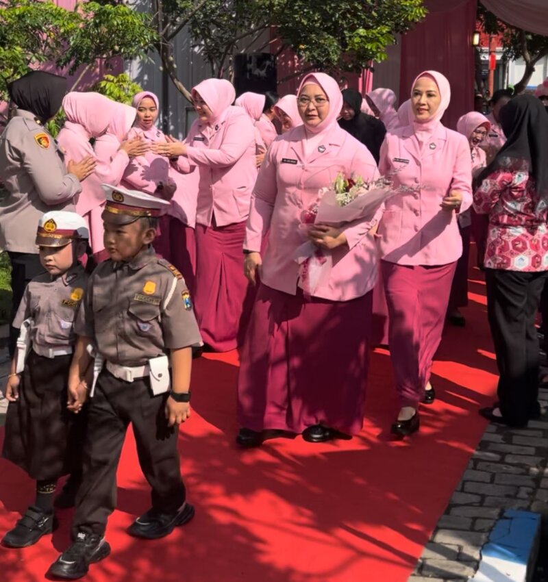 Ketua YKB Jatim Ny. Ade Imam Sugianto kunjungi TK Kemala Bhayangkari 25 Bondowoso