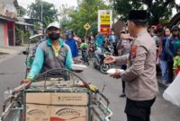 Polsek Taman bagi nasi kotak di Jum'at Berkah