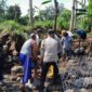 TNI Polri dan warga pasang bronjong antisipasi banjir susulan