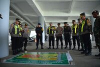 Polres Gresik lakukan pengamanan pertandingan sepakbola Gresik United vs Persekat Tegal