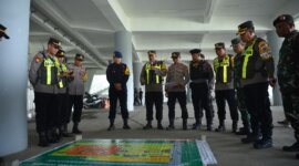 Polres Gresik lakukan pengamanan pertandingan sepakbola Gresik United vs Persekat Tegal