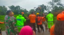 TNI Polri evakuasi bencana Hidrometeorologi