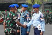 Danpusdik Pomal Kodiklatal Kolonel Laut (PM) Triono Adi Susilo saat Upacara Gelar Operasi Gaktib dan Yustisi Polisi