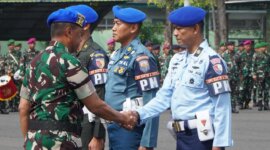 Danpusdik Pomal Kodiklatal Kolonel Laut (PM) Triono Adi Susilo saat Upacara Gelar Operasi Gaktib dan Yustisi Polisi