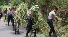 TNI Polri gelar karya bakti di HUT ke-64 Kostrad