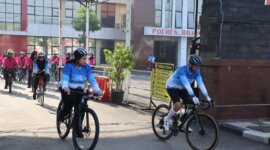 Kapolres Bojonegoro AKBP Mario bersama ketua Bhayangkari cabang Bojonegoro Ny. Nea Mario