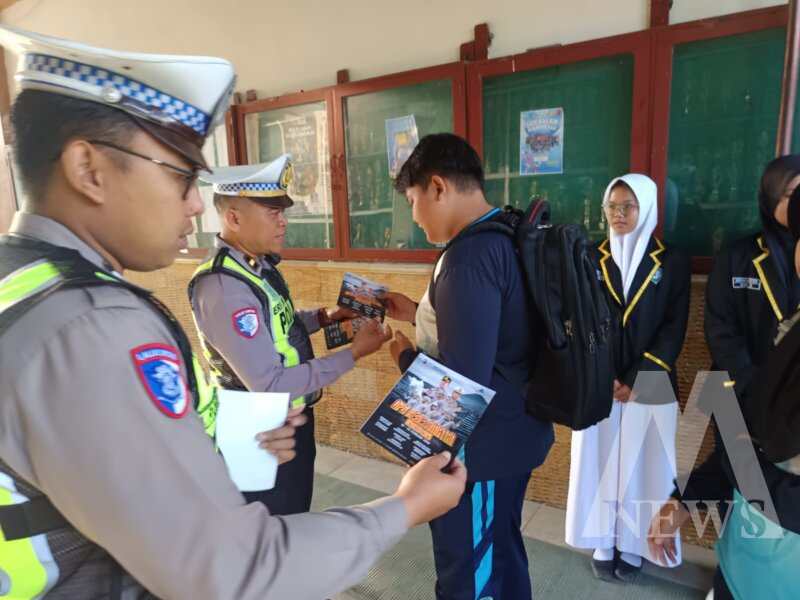 Satlantas Polres Bojonegoro edukasi pelajar terkait keselamatan berlalulintas