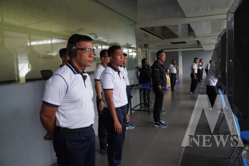 Dankodiklatal Letjen TNI Marinir Nur Alamsyah pimpin latihan menembak
