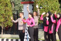 Kapolres Gresik AKBP Rovan Richard Mahenu lepas siswa SLB Kemala Bhayangkari 2 Gresik