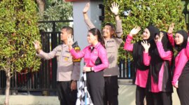 Kapolres Gresik AKBP Rovan Richard Mahenu lepas siswa SLB Kemala Bhayangkari 2 Gresik