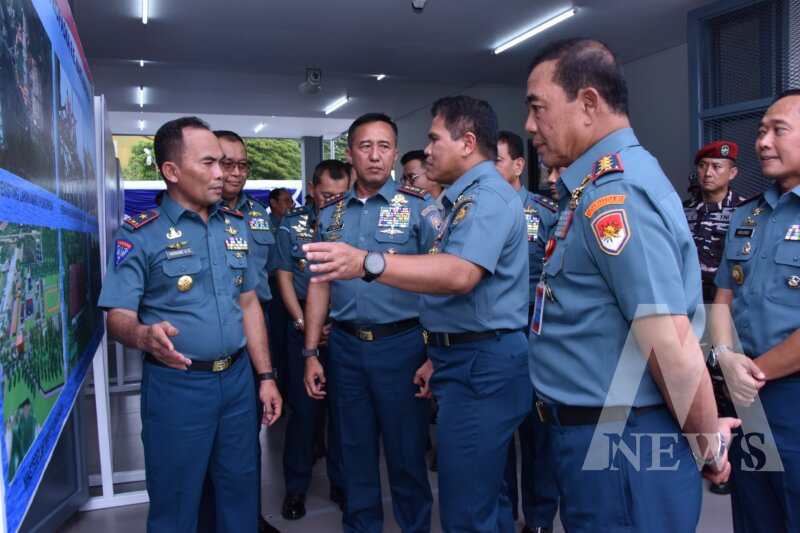 Dankodiklatal Letjen TNI Marinir Nur Alamsyah dampingi Kasal Laksamana TNI Muhammad Ali resmikan Sarpras TNI AL