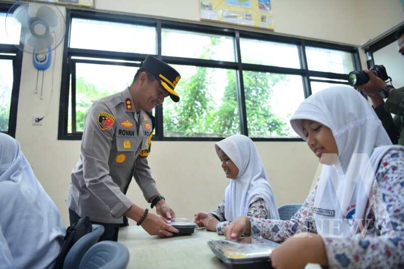 Kapolres Gresik AKBP Rovan Richard Mahenu dukung program makanan bergizi gratis