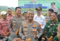 Kapolres Mojokerto AKBP Ihram Kustarto saat panen jagung