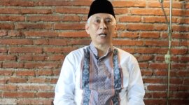 Prof. Dr. Ir. H. Mohammad Bisri, MS, selaku Pengasuh Pondok Pesantren Bahrul Maghfiroh