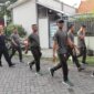 Olahraga bersama Polsek Asemrowo, TNI dan Satpol PP