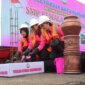 Ketua Pembina YKB Ny. Juliati Sigit Prabowo lakukan peletakan batu pertama pembangunan SMP Kemala Bhayangkari