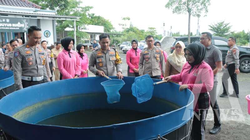 Kapolres Nganjuk AKBP Siswantoro bersama ketua Bhayangkari cabang Nganjuk Ny. Enda Siswantoro