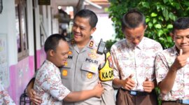 Kapolres Gresik AKBP Rovan Richard Mahenu kunjungan ke SLB Kemala Bhayangkari 2 Gresik