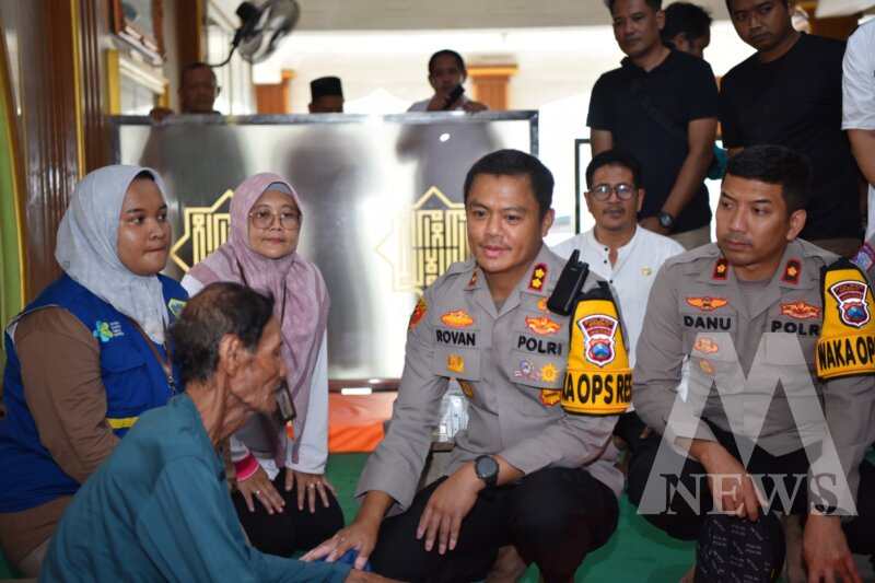 Kapolres Gresik AKBP Rovan Richard Mahenu didampingi Wakapolres Kompol Danu Anindhita Kuncoro Putro