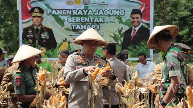 Polres Nganjuk sumbangkan hasil panen Jagung