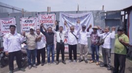 Ribuan orang hadang Eksekusi yang dilakukan PN Sidoarjo, dan dilakukan penundaan dua kali / AD1