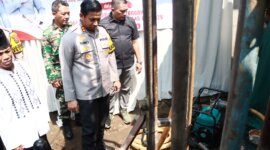Kapolres Kediri AKBP Bimo Ariyanto cek sumur bor di Musholla