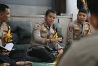 Kapolres Gresik AKBP Rovan didampingi Wakapolres Kompol Danu