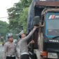 Satlantas Polres Nganjuk berbagi takjil