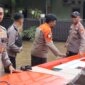 Polri evakuasi korban banjir di Bekasi dan Depok