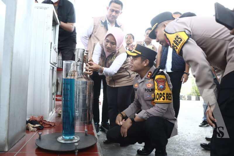 Kapolres Gresik AKBP Rovan Richard Mahenu sidak SPBU