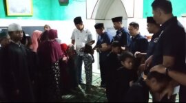 Satresnarkoba Polres Pelabuhan Tanjung Perak santuni anak yatim di panti asuhan Rodhiyatul Jannah