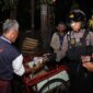 Polres Tanjung Perak berbagi sahur
