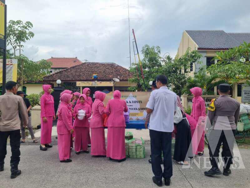 Polsek Kasiman bagi Takjil