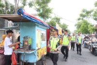 Kapolres Bojonegoro AKBP Mario Prahatinto tinjau UMKM