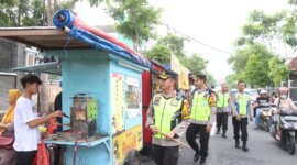 Kapolres Bojonegoro AKBP Mario Prahatinto tinjau UMKM