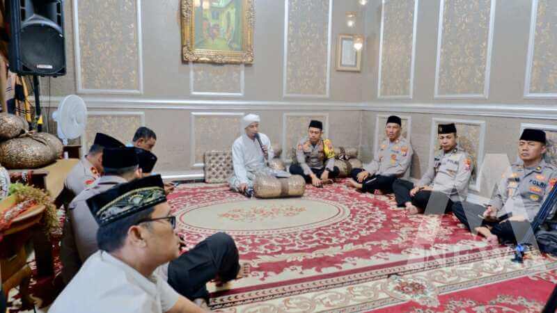 Kapolres Bondowoso AKBP Harto Agung Cahyono bersama para Ulama