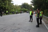 Kapolres Bojonegoro AKBP Mario survei jalan rusak jelang Eidul Fitri