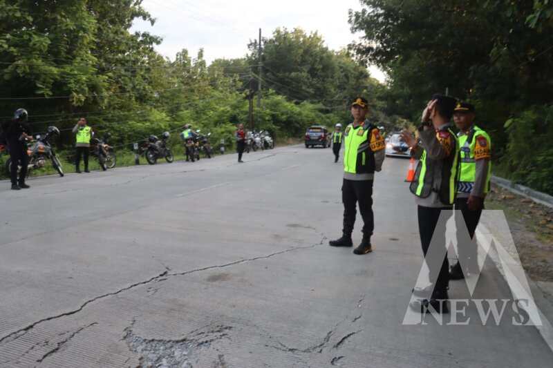 Kapolres Bojonegoro AKBP Mario survei jalan rusak jelang Eidul Fitri