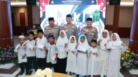 Kapolda Jatim Komjen Pol Imam Sugianto buka puasa bersama media