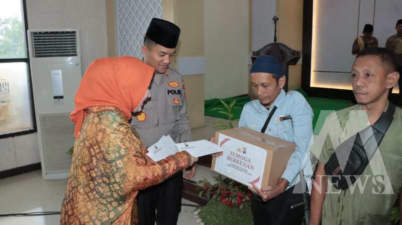 Kapolres Nganjuk AKBP Siswantoro santuni Yatim Piatu